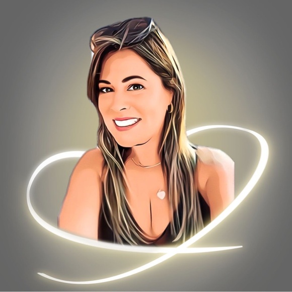 Meet your Posher, Monica - Picture 1 of 4